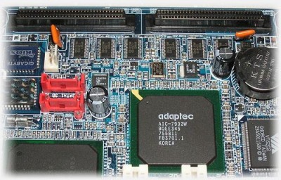 RAID op moederbord (Adaptec SATA voorbeeld)