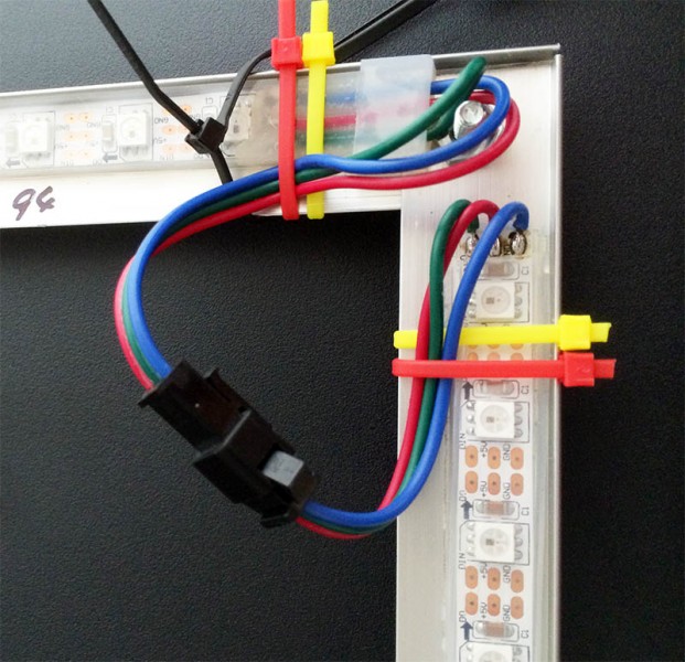 Voorbeeld van een connector en montage in hoeken